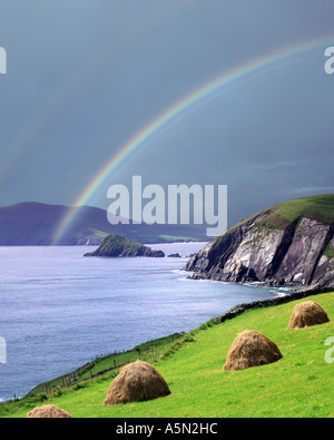 IE - CO. KERRY: Regenbogen über Slea Head auf der Dingle-Halbinsel Stockfoto