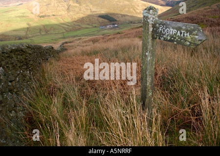 Öffentlichen Fußweg Schild über Brennand Bauernhof Wald von Bowland Lancashire England Stockfoto