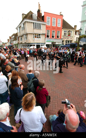 Morris Tänzer bei Faversham Hop Festival, Faversham, Kent, England Stockfoto