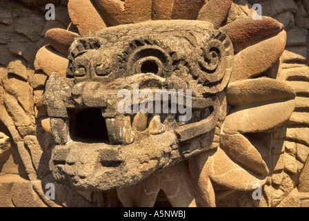 Quetzalcoatl Kopf am Tempel der gefiederten Schlange in Teotihuacan, Mexiko Stockfoto