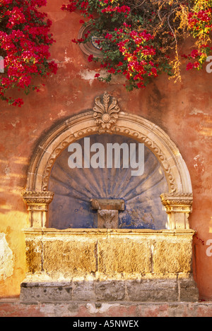 Wasser gut bei Pfarrkirche (Parroquia) Cuadrante Street in San Miguel de Allende, Mexiko Stockfoto