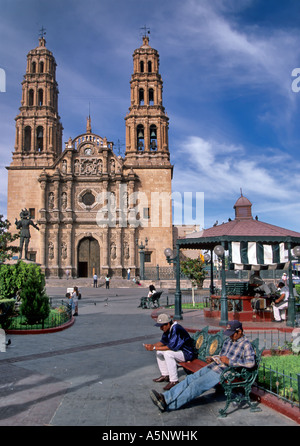 Kathedrale, Statue von Antonio Deza y Ulloa am Plaza de Armas in Chihuahua, Mexiko Stockfoto