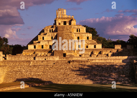 Edificio de Los Cinco Pisos Gran Akropolis Maya-Ruinen, in Edzna, Bundesstaat Campeche, Halbinsel Yucatan, Mexiko Stockfoto