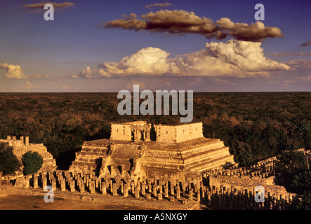 Grupo de Las Mil Columnas (1000 Spalten) Maya Ruinen am Templo de Chac Mool, Chichen Itza, Yucatan, Mexiko Stockfoto