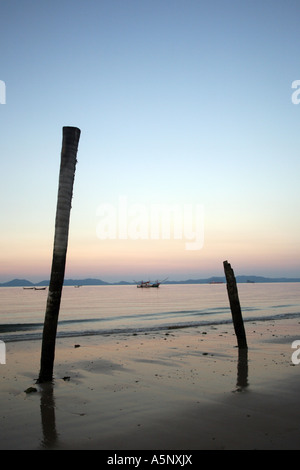 Angelboote/Fischerboote bei Dawn Krabi Fishermans beach Resort Provinz Krabi Thailand Stockfoto