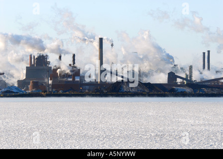 Industrie-Kohlendioxid-Emissionen und Luftverschmutzung Stockfoto