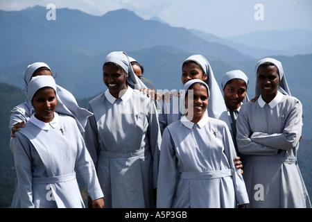 Lokalen Nonnen auf Ponmudi Hills, Kerala, Indien Stockfoto