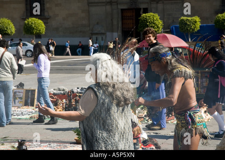 Limpia gemacht durch die indigenen - Reinigung der Seele - Plaza De La Constitución - Mexiko-Stadt Stockfoto