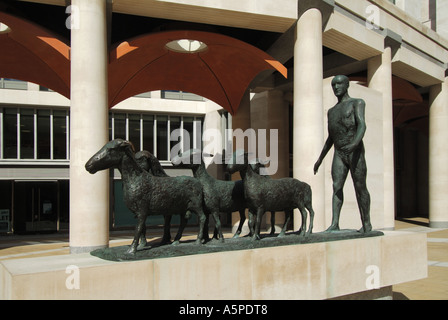 London verlegt Schafe & Fahrer Skulptur von Dame Elisabeth Frink saniert Paternoster Square beherbergt heute an die Börse Stockfoto