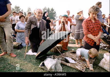 WALLFAHRT ZUR SCHWARZEN MADONNA AM VORLETZTEN TAG VOR DER ANKUNFT DER 40 000 STARKE WARSCHAU KONTINGENT WIRD FÜR MASSE SAMMELN AUF A Stockfoto