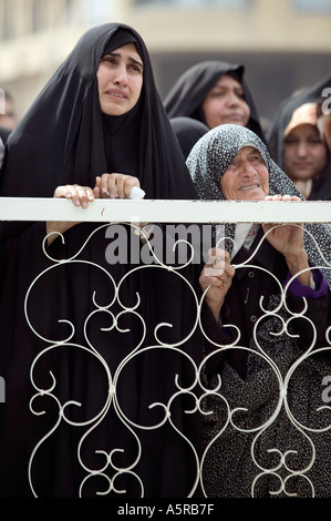 Frauen trauern um Imam Hussein vor seinem Heiligtum Karabala Irak 01 03 04 Stockfoto