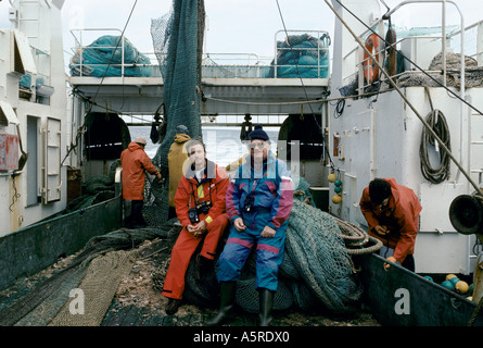 GALICISCHEN FISCHEREI, SCHRIFTSTELLER PETER HANNES LEMANN UND CHRISTOPHER PILLLIZ AN BORD EIN FISCHKUTTER, NORDSEE Stockfoto