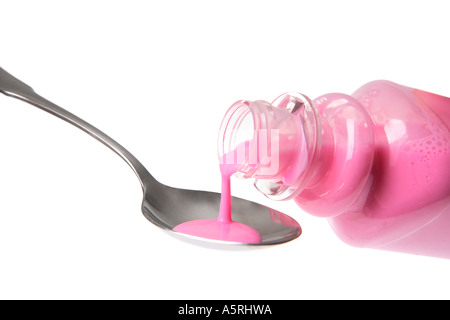 Löffel voll rosa Magen Medizin gießen Stockfoto