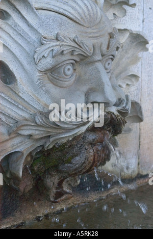 Brunnen auf dem Schloss Miramare bei Triest Italien Region Friaul Stockfoto