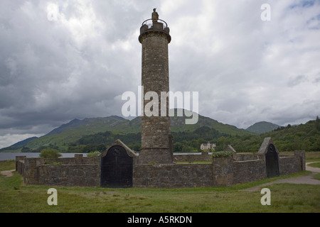 Bonnie Prince Charles Edward Stuart Glenfinnan Monument Darstellung ein Highlander & Loch Shiel Lochaber, Schottland Stockfoto