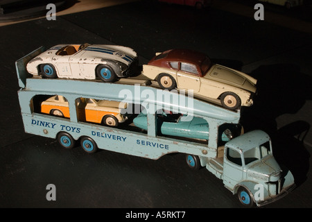 Britischen Dinky Toys Bedford Pullmore Autotransporter mit Autos aus der Mitte der 1950er Jahre Stockfoto