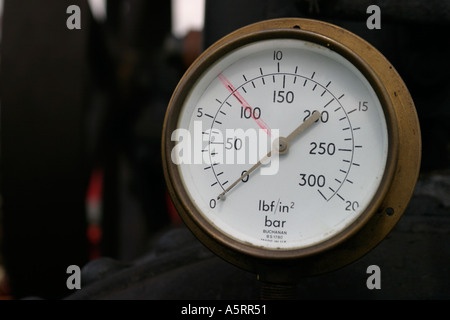 Dampf-Guage Manometer-Zifferblatt Stockfoto