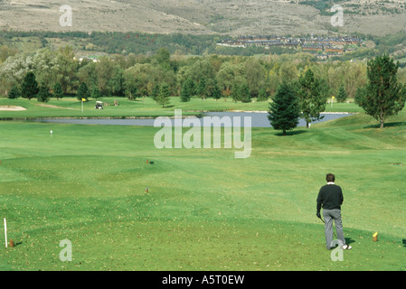 Mann auf Golfplatz Stockfoto