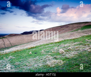 Stürmische Hügel Blick über der Krippe Richtung White Horse und Uffington Schloss den höchsten Punkt in Oxfordshire UK Stockfoto