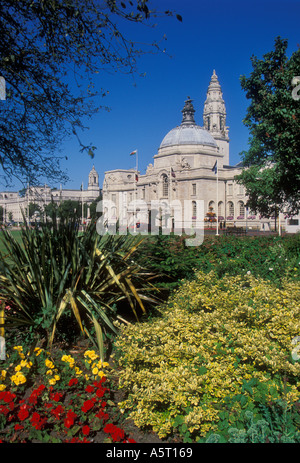 Cardiff City Hall von Gorsedd Gärten South Glamorgan Wales Großbritannien GB EU Europa eye35.com Stockfoto