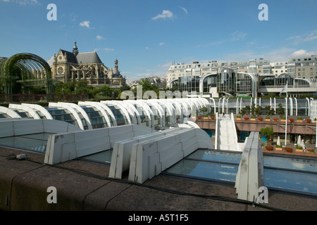 Einkaufszentrum Les Halles und der Kirche Saint-Eustache in Paris Frankreich August 2004 Stockfoto