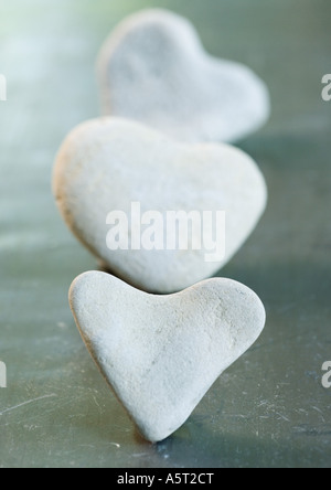 Herzförmige Steinen in Zeile Stockfoto