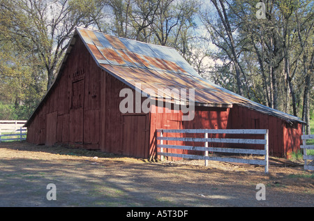 Oakhurst, Kalifornien, alte Scheune Stockfoto