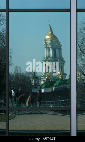 Reflexion von der Kiewer Höhlenkloster, auch bekannt als die Kiewer Kloster der Höhlen in Kiew, Ukraine Stockfoto