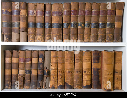 Juristische Bücher und Law Reports auf einem Regal in Rechtsanwälte Kammern in London Stockfoto