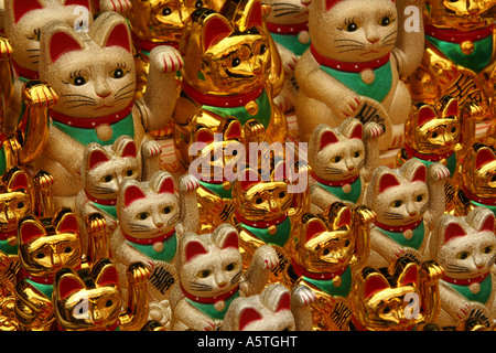 Katzen zum Glück Maneki Neko Stockfoto