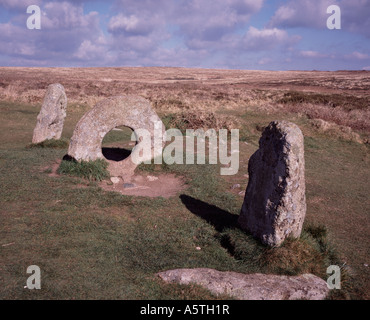 Männer eine Tol, Steinen das stehen in der Nähe von Morvah, Cornwall, UK Stockfoto