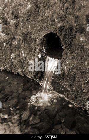 Wasserleitung am alten Lehm Ofen, Luxulyan, Cornwall Stockfoto