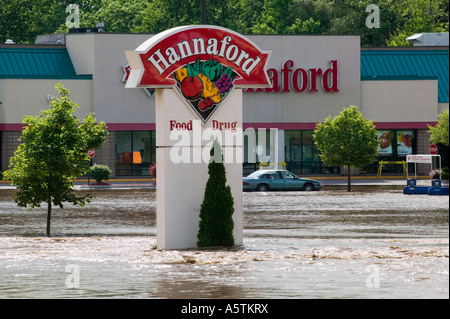 Flut von 2006 Susquehanna Fluß Bilderflut Supermarkt Oneonta NewYork Stockfoto