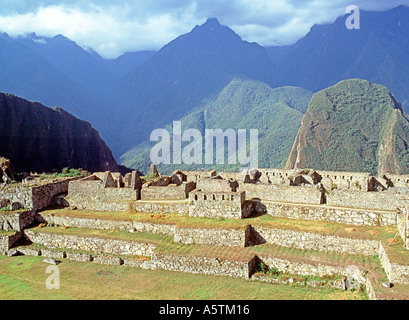 Terrassenförmig angelegten Mauern von Machu Picchu In Peru Stockfoto