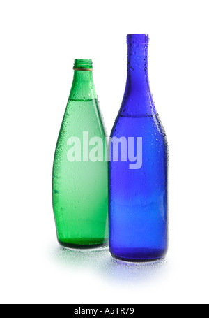 Blaue und grüne Wasserflaschen Stockfoto