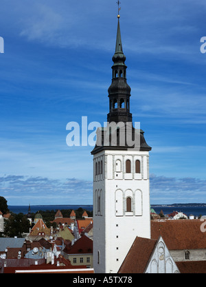 ST NICHOLAS S CHURCH und Dächer der Unterstadt Republik Estland Europa Stockfoto