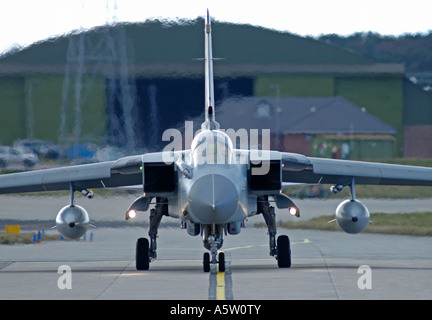 Panavia Tornado F4 Kämpfer auf dem Luftwaffenstützpunkt RAF in Lossiemouth, Moray, Schottland. XAV 4944-462 Stockfoto