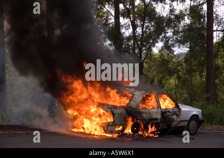 Ein Mercedes Auto on Fire auf eine australische Landstraße. DSC 8579 Stockfoto