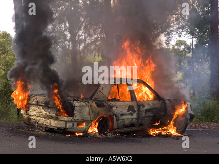 Ein Mercedes Auto on Fire auf eine australische Landstraße. DSC 8587 Stockfoto