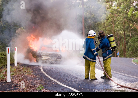 Ein Mercedes Auto on Fire auf eine australische Landstraße. DSC 8590 Stockfoto