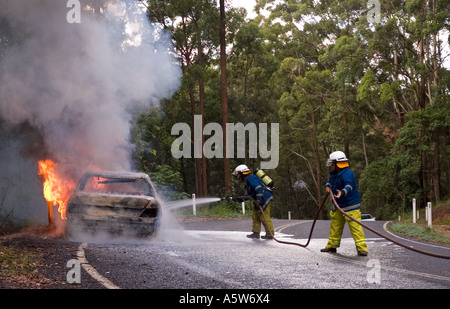 Ein Mercedes Auto on Fire auf eine australische Landstraße. DSC 8598 Stockfoto