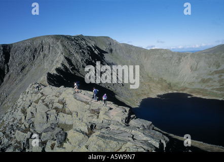 Lakelandpoeten und die schroffen Kamm des Striding Edge und Red Tarn, einer der berühmtesten Routen der Seenplatte Cumbria, england Stockfoto