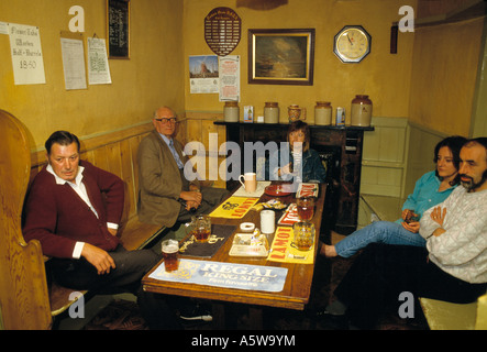 Innenraum des Pub (Tuckers Grab Inn) in Somerset, England ca. 1985 Stockfoto