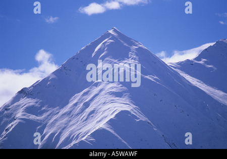 Pyramidenförmige Spitze im Annapurna II-IV-Bereich von Ghyaru Dorf Annapurna Conservation Area Nepal aus gesehen Stockfoto