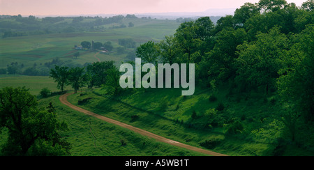 TAL WEIDEN MIT KLEINER LANDWIRTSCHAFTLICHER BETRIEBE / ILLINOIS Stockfoto