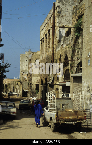 Libanon Beirut Minet El Hosn Bezirk im April 1994 nach dem Bürgerkrieg Frau auf der Straße Stockfoto