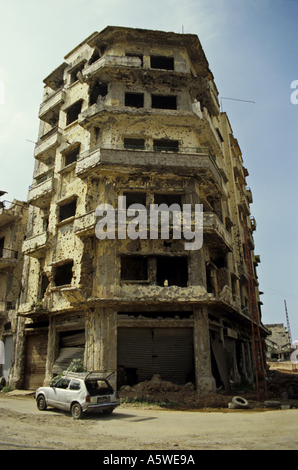 Libanon Beirut im April 1994 nach die Bürgerkrieg Kugeln Auswirkungen auf A Gebäude an der Straße nach Damaskus zerstört Stockfoto