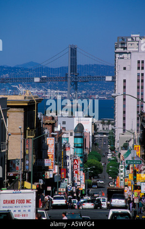 Blick auf die Bay Bridge aus Chinatown San Francisco USA Stockfoto