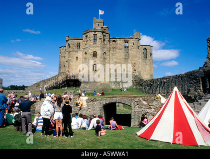 Warkworth Castle Northumberland England UK mittelalterliche Burg Grenzen Geschichte historische re Inszenierung-Event-Family-entertainment Stockfoto