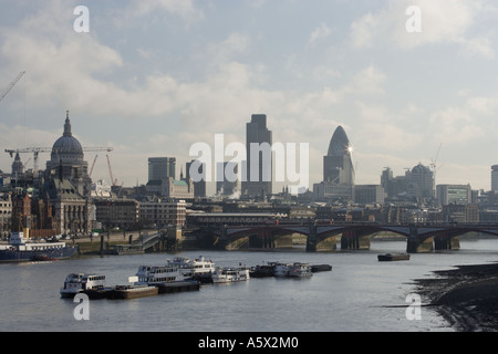 City of London morgen Skyline River Thames finanziellen Bezirk United Kingdon Europe Stockfoto